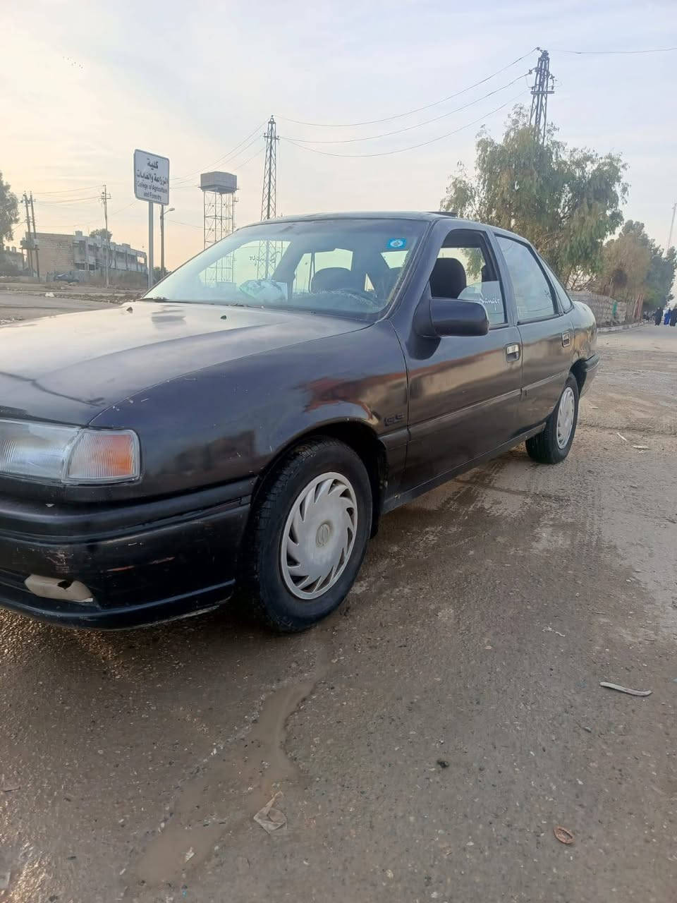 فكترا حجم 16 للبيع سياره جاهزه من كلشي  مكينه معمره رايمن  تايرات نضاف طخمها نضيف رقم دولي كابون بانزين السياره بيها ضرر تحرير واكع عل سقفيه بلوك مصبوغه عام سياره ترايك وين من تريد *********** *********** السعر ٣٠ وبيها مجال
