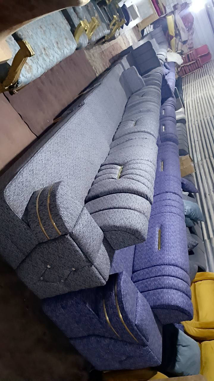 يوجد لدينا مواد منزليه في معرض ومزاد البركه العنوان كاطون الرازي شارع الحولي مقابيل الجملونات ***********
