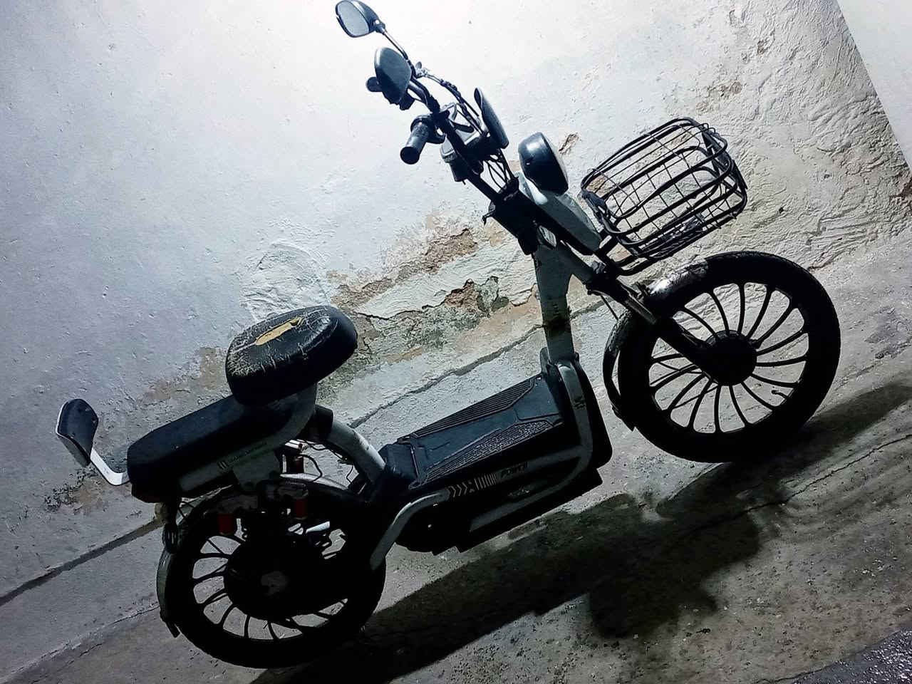 ماطور شحن حجم 20 ماطور شغال
بس باتريات ضعيفه ماطور كدام العين 
السعر الي يعجبني ابيعك التواصل ع هذا الرقم واتساب بي


**إذا كنت صاحب هذا الإعلان وتريد حذفه لأي سبب، رجاءا أرسل رسالة إلى الدعم الفني**