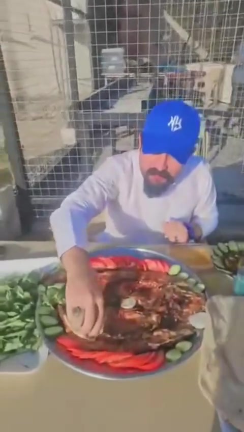 *اسماك الياسر 🐟🔥*
- سمك مسكوف: 6000 د.ع / الكيلو  
  وياه مقبلات + طرشي مدبس مجاناً
- سمك حي: 5500 د.ع / الكيلو  
- دجاج مشوي: 10,000 د.ع
*العنوان:* الفلوجة - مقابل بيت ابو النسوره، مجاور مطعم زرزور الجديد، شارع 60  
*التوصيل:* متوفر داخل الفلوجة 🚚  
*الدوام:* من 9 صباحاً لغاية 12 ليلاً
*للحجز والطلب:*  
اتصل: ***********  
او راسل صفحة اسماك الياسر
الطازة طازة والطعم يحچي عن نفسه 🐟
اسماك الياسر
