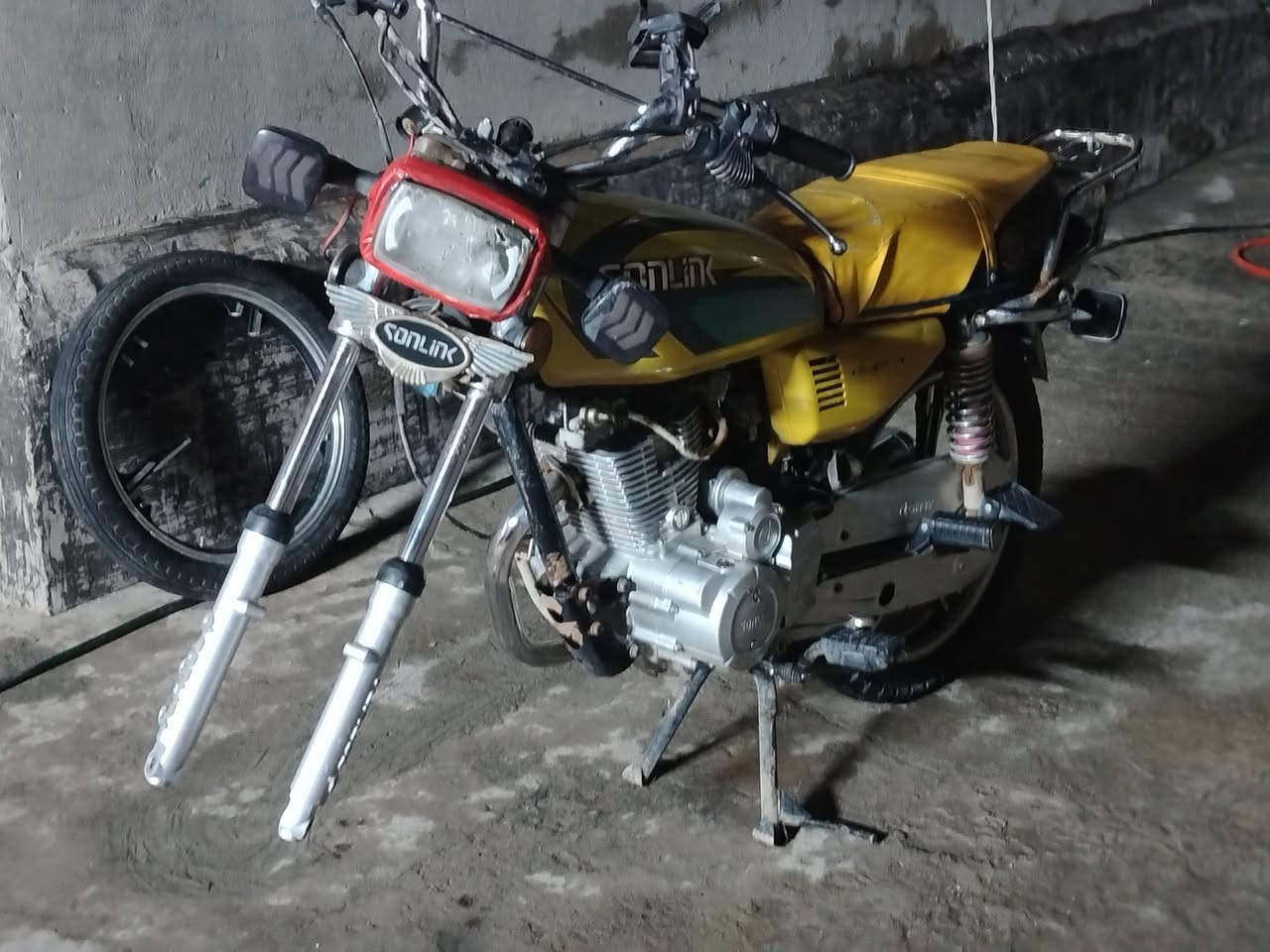 دراجة سونك موديل 2024 جانت بالحجز طاك بس الويل بيه الداجة خير من الله مكاني بابل السعر 450 اوراقها اخذوها بال حجز ابيعلك علا حطه جديده بعدها غارضها موجودة ***********
