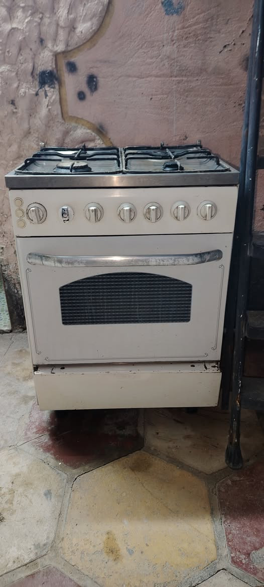 السلام عليكم طباخات 
باله وربيه ما مشتغلات
كلمن وسعره الرقم ***********
