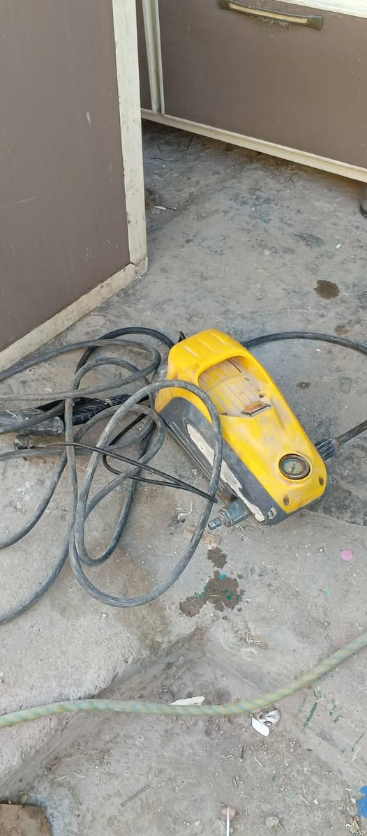 سلام عليكم مكلف بالنشر غراض للبيع مولد تايكر اصلي ب125 بي مجال درج ب15 بي مجال كشر مبرده ب50 بي مجال سنك مع ملحق كامل ب200 بي مجال فاره ب40 بيها مجال  مكانه بعقوبة رقم صاحبهن  ‏‪***********‬‏
