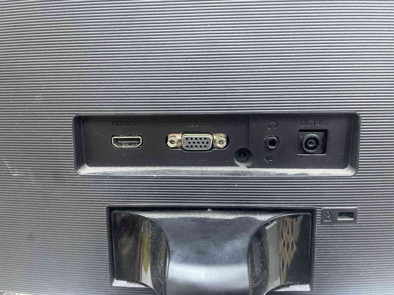 شاشه كيمك او استخدام عادي اصير لكشي مثل ما موضح بصوره تجي بدون كارتونه وياه كيبل  واير Hd
سعره وصلت ١٠٠ الف ما عده توصيل ويوجود توصيل  راسلني خاص او علق ورسلك


**إذا كنت صاحب هذا الإعلان وتريد حذفه لأي سبب، رجاءا أرسل رسالة إلى الدعم الفني**