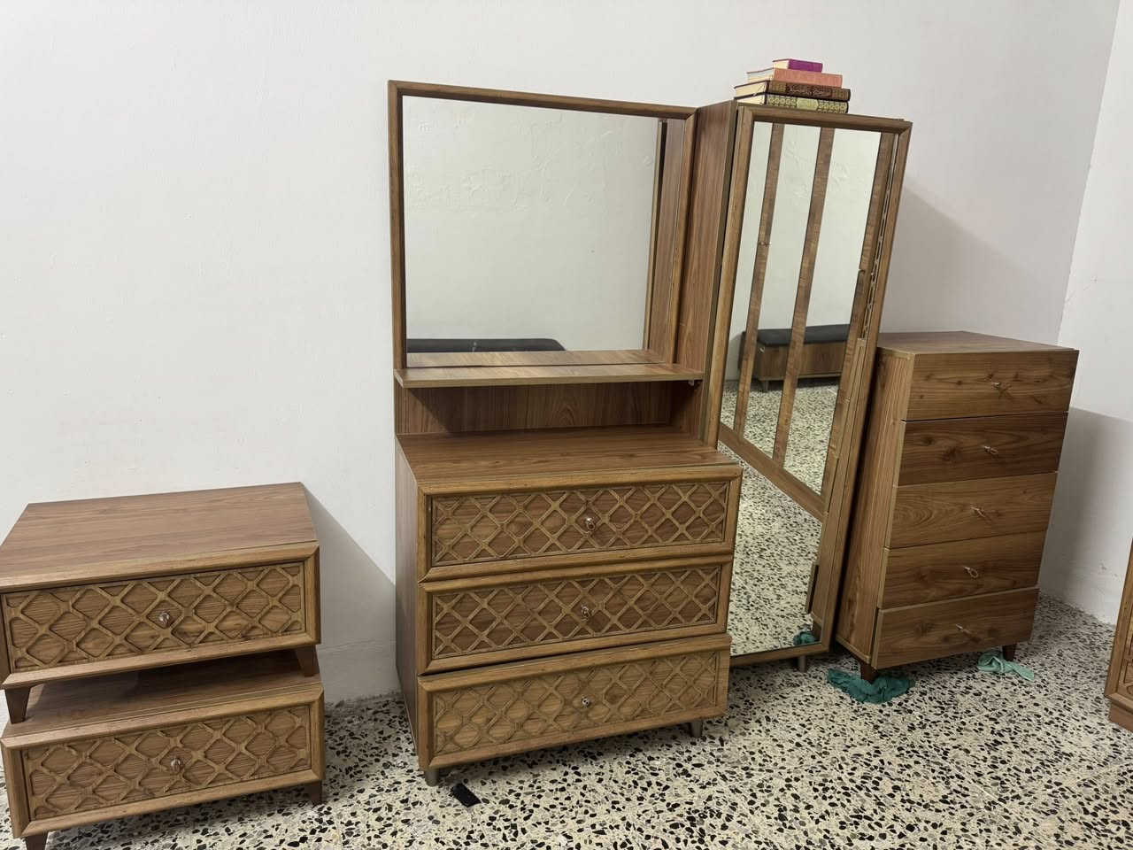سلاو بو فرۆشتن لە هەولیر ٧پارچەیە زۆر قایم و توکمەیە زۆر کەم بە کار هاتوە نرخی ٦٥٠ هه زارو معاملە ئەگەر موشتەری مسج بکە .


**إذا كنت صاحب هذا الإعلان وتريد حذفه لأي سبب، رجاءا أرسل رسالة إلى الدعم الفني**