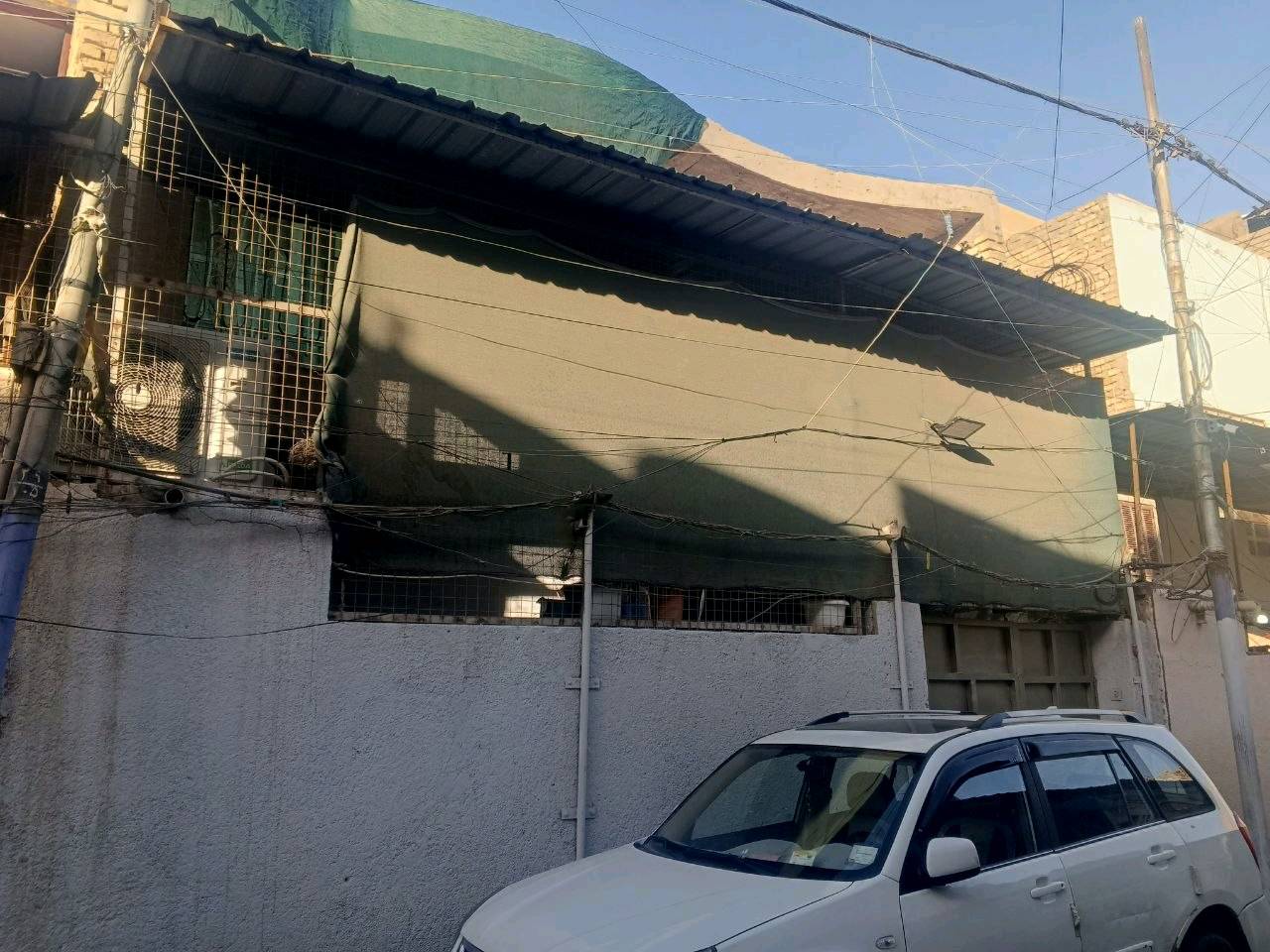السلام عليكم ورحمة الله وبركاته 
الدار للبيبع 
بيت متكون من طابقين 
وحمام 2
مطبخ 2
استقبال 
صاله
المساحه 144م
قطاع 60 بفرع سامان ابو الكص 
الاستفتار على رقم
***********
***********
