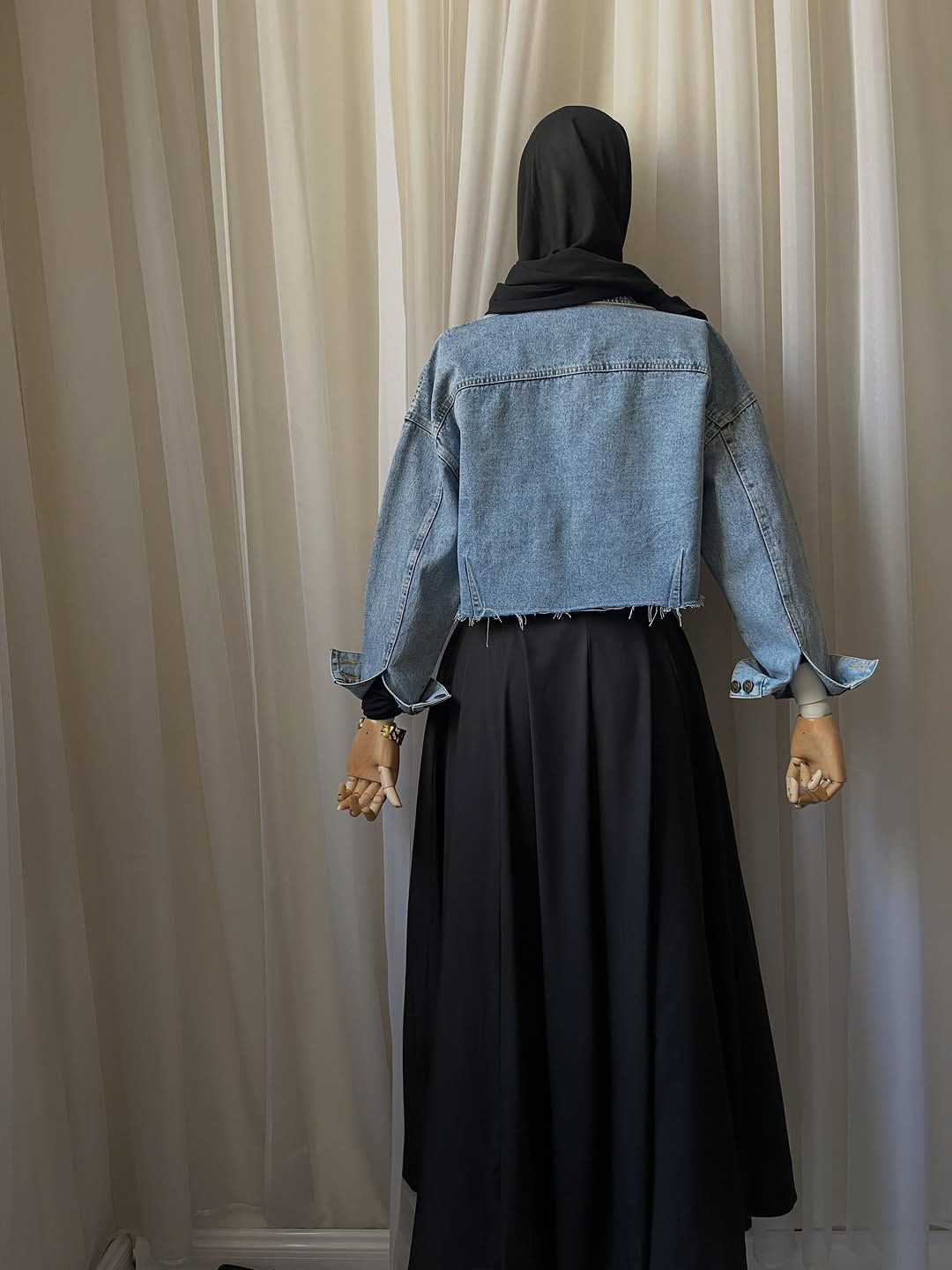 ⁨	السعر/ 32 الف (فقط جاكيت) 
القطعة/ سترة جينز قصيرة 🩵💙 
القماش/ صيفي كوالتي يجننننن 
القياس/ موفرين 36 الى 42
الطول : 40 سم

تنورة لون اسود مع حزام تكون بف🖤
السعر/27  الف 
القماش/ صيفي خامة جدا راقي 
القياس/ موفرين 36 الى 42
الطول /98 سم كامل

توصيل🚕
لكل محافظات العراق ( 5 الف )
تتوفر خدمة دفع عن طريق زين كاش
وماستر كارد⁩⁩⁩


**إذا كنت صاحب هذا الإعلان وتريد حذفه لأي سبب، رجاءا أرسل رسالة إلى الدعم الفني**