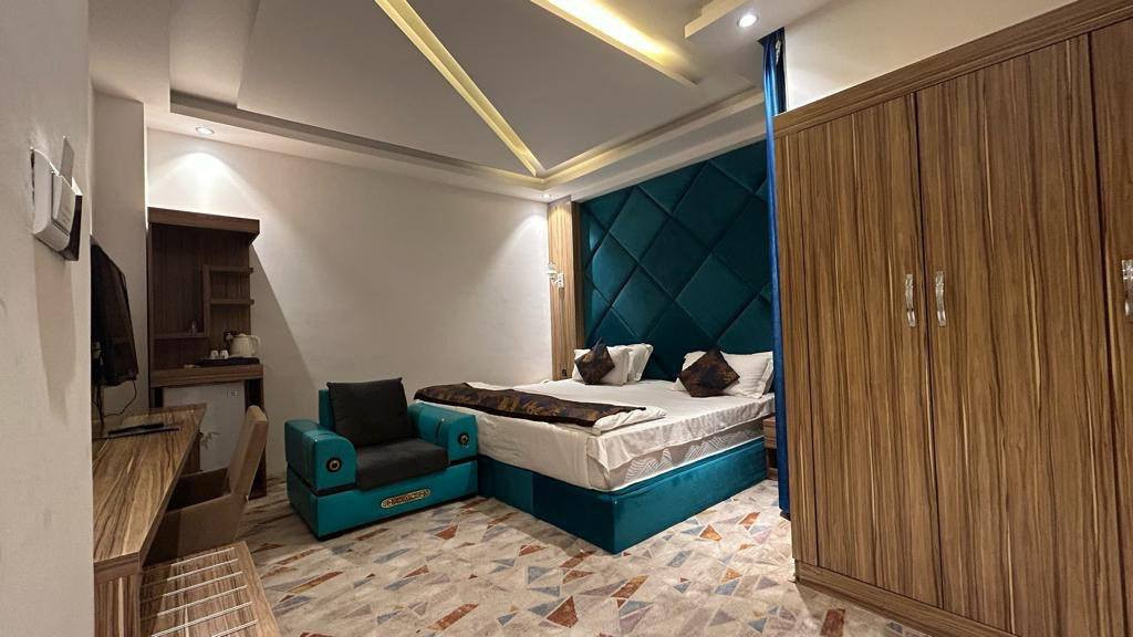 فندق كربلاء بلازما يستقبلكم بكل وقت وبكل حب تجربة واحدة تكفي ان تكون زبون دائمالعنوان: كربلاء - باب بغداد - مقابل سيطرة الكفيل للحجز والاستفسار: رقم الواتساب ***********
