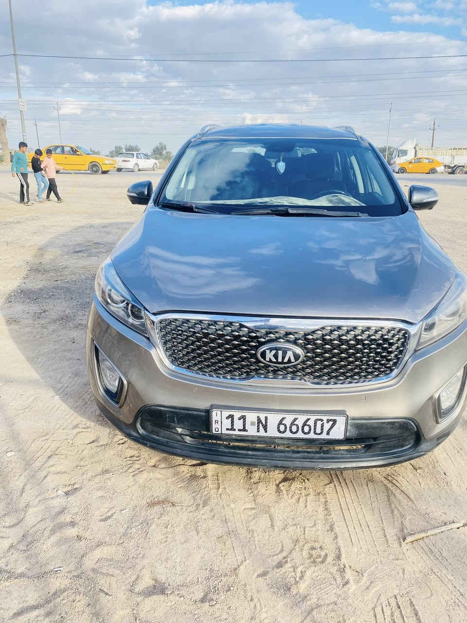 السلام عليكم
سورنتو 2016. امريكي 
6 سرندر 7 راكب السياره  رقم بغداد مصبوغه علم (مجفيه )كير مكينه حداديه  كفاله  السيار ليبل واحد. السعر 137 عجبك السعر. وقريت التفاصيل اتصل ماعجبتك جنك ماشفتها  السعر نهائي.  المكان الرفاعي 
***********
