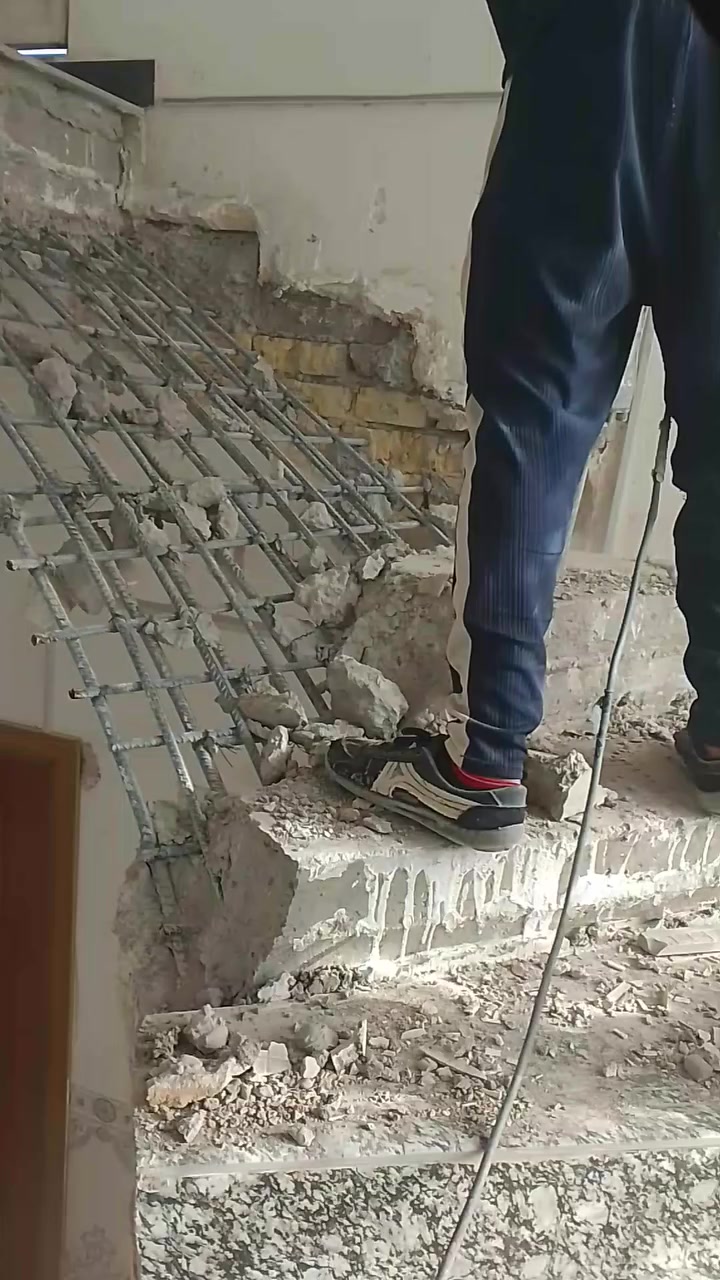 السلام عليكم عمال موجودين الكافه تصعيد المواد وبشعر مناسب ‏‪0780 587 3759‬‏ بي واتساب
