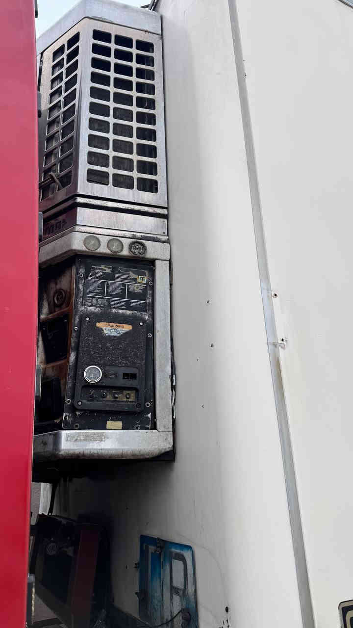 سلام عليكم براد البيع موديل 2002 بحرك اسبي ثري اربع دكم شاشه زقيره  دنكير علاك مجموع بيبي بنز كاعيه جكر اتفاع 60ستندر سمك 7 ***********الاستفسار عله رقم
