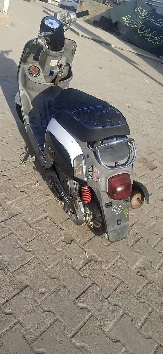 سلام عليكم  ماكس (بوليسي)للبيع الدراجه كابريتر خير من الله مكفوله كفاله عامه مامفتوحه الدراجه شلعه او معدل شرط سعر 825او بيه مجال حك الجيه او الشراي بي خير او يدلل يتصل على الرقم ***********
