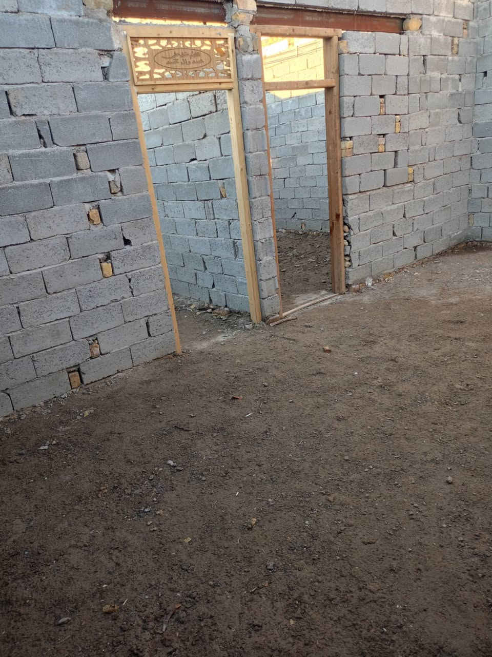 ‬‏ بيت لبيع زراعي يتكون من غرفتين وصاله ومطبخ وصحيات تفاصيل خاص الحمد يم نزلت شيخ بيت مامسكوف هيكل 150متر ***********
