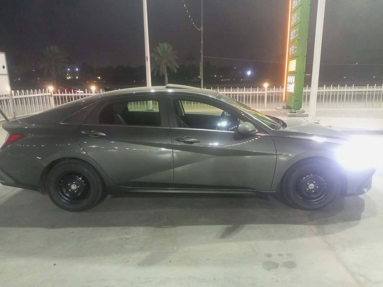 سلام عليكم الانترة مديل 24 أمريكي بدون تبديل ولا صبغ بس بارد شوية دفعة بل بدنة ماشية 15 سيارة ليبل واحد تخم تاير ويل جديد جاهزة كبل للشارع مكاني غزالية *********** سعرها 177بيهة مجال
