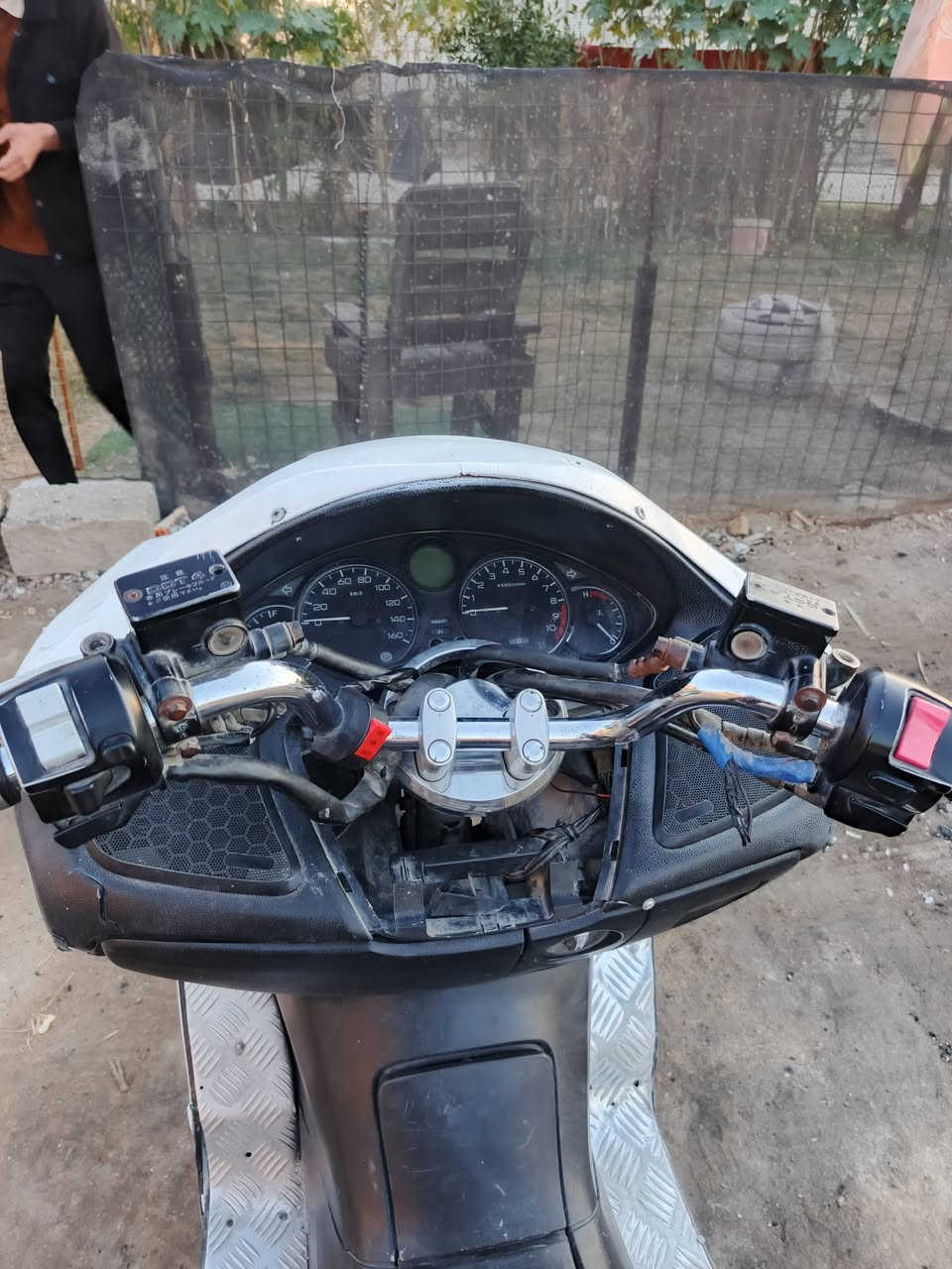 سلام عليكم فورزه0/9البيع سعر ب600وبيهه مجال الشراي هاذا رقمي واتساب *********** او مراوس اربعه گير كامله
