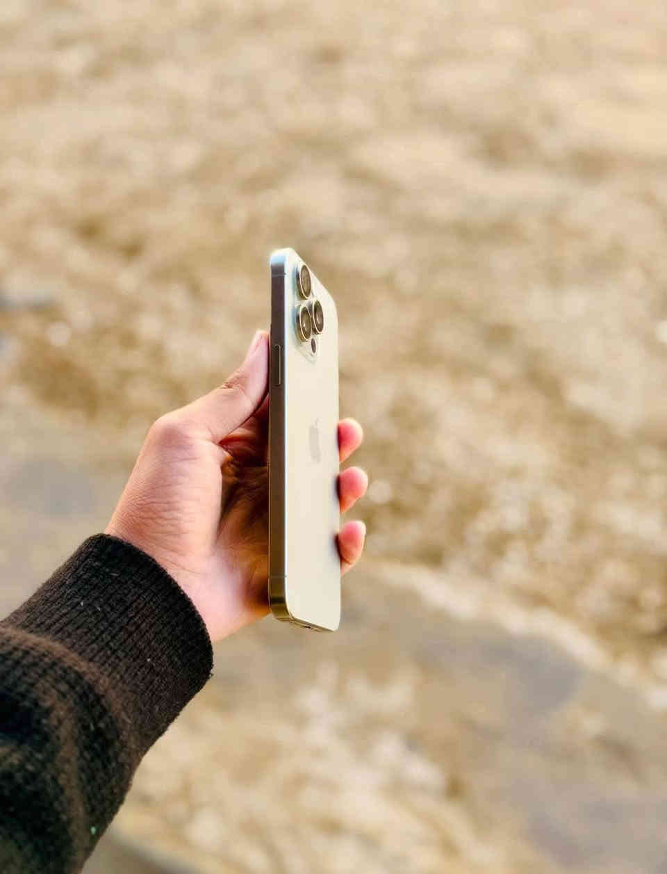 🩵. ايفون 15 برو ماكس 🩵

🔥🔥السعر 795 الف دينار 🔥🔥

ذاكره 256 
بطاريه %87
نموذج M شرق اوسط ماستر ✅
نضافه عاليه %100 
كله مكفول 
 مستبدل فقط حساس الشاشه 
ما مستبدل بي اي قطعه 

العنوان النجف الاشرف 
اتصال ***********📞📞
