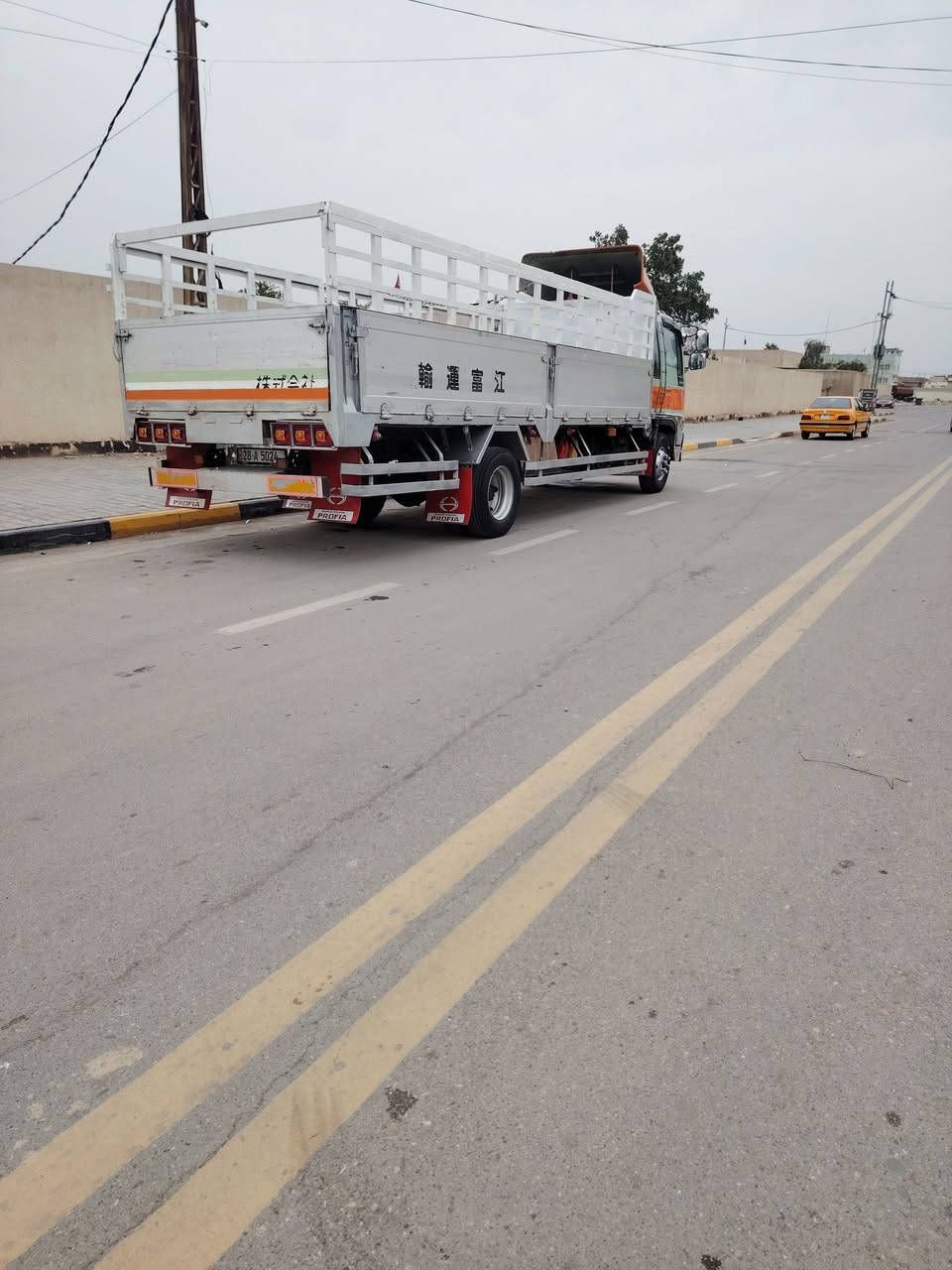 سلام عليكم سياره هينو انكر ستة وربع بلادي ٨٠ عادي سياره جاهز من كلشي سياره بيع او مراوس بهينو طيرة مكان كوت لشهداه ***********
