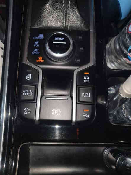 السلام عليكم.  سورنتو امريكي موديل 2021 أعلى فئة فول مواصفات
محرك 2500 تيربو. 
خمس كاميرات 
داخل VIP 
ثلاث قطع تبريد.
  كشنات كهرباء وتبريد تدفئة 
بانوراما. فور ويل. 
داتاشو.  . قيادة ذاتية وتحديد مسار.  
حاكيه بين السائق والركاب. توقف ذاتي أمامي خلفي جانبي 
تدفئة استيرن.وضعيات قيادة ومنحدرات..
تشغيل عن بعد . 
بصراحة السيارة بيهاا اهواي مواصفات.  ضرر السيارة تبديل بنيد بلادي نفس اللون ودعاميه.. صور الضرر مرفقه بالمنشور. السيارة ماشيه 93الف كيلو.. مو ميل.. سعر السيارة 250 وبيهاا مجال بسيط.  رقم أربيل وكاله بأسمي. 
***********
***********
