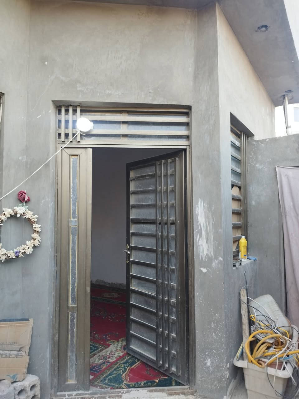 دار للبيع 100متر مستعجل صبه البيت مطار شارع شفلات مزرعه شبيلي سند 25 بناء جديد 2024.  
ستفسار***********
