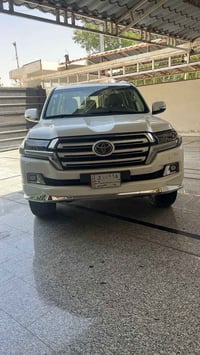 لاندكروز وايت اديشن • ٢٠١٧ • رقم بغداد