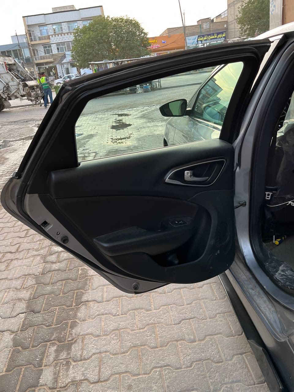 السلام عليكم 
للبيع كرايسلر c200 
موديل 2015 
محرك 2400
- مواصفات السيارة 
- فتحة سقف
- شفتات ستيرن
- كشنات كهرباء
- لد امامي
- كشنات تدفئة
- بصمة تشغيل
- بصمة ابواب
- بصمة جنطة
- مانع انزلاق
- تحكم استيرن
- شاشة صغيرة
- وباقي المواصفات
السعر 107وبيها مجال قليل
سنوية لـ 2027
حادث السيارة خلفي جاملغات وجنطة فقط بجم كبس بدون حادث السيارة هواي نظيفة واجمل من الصور وعليها برمجة كاملة
المكان النجف
***********
