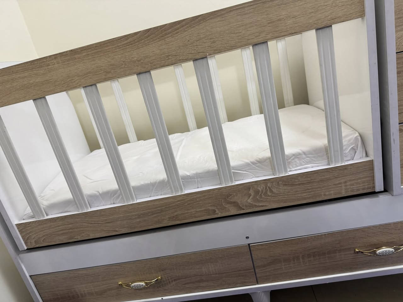 سرير أطفال للبيع 
جديد كلش منايم بي ابد 
مستخدمة فقط الجرارات مالته 
سبب البيع ما استعملناه 
منطقة السيدية 
السعر خاص


**إذا كنت صاحب هذا الإعلان وتريد حذفه لأي سبب، رجاءا أرسل رسالة إلى الدعم الفني**