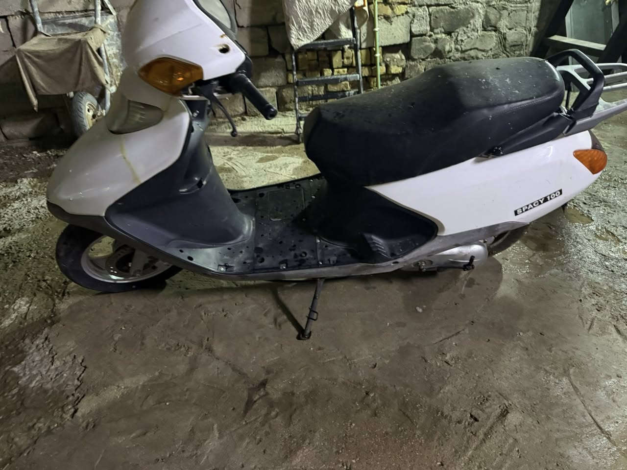 السلام عليكم سبيسي للبيع كوم حديد تجي تحمل وتروح معلكة ولف مكان بغداد الشعلة ب150 الف كهربائيات كلهة شغالة


**إذا كنت صاحب هذا الإعلان وتريد حذفه لأي سبب، رجاءا أرسل رسالة إلى الدعم الفني**