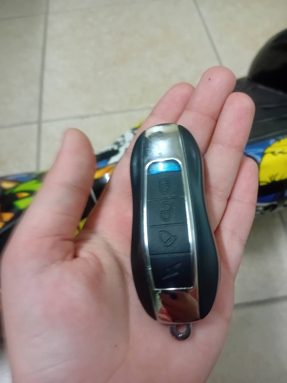 من رخصة الأدمن 
سكوتر ذكي نظيف شاحن والريمونت كامل وتمام فقط كسر باليده السعر عالخاص


**إذا كنت صاحب هذا الإعلان وتريد حذفه لأي سبب، رجاءا أرسل رسالة إلى الدعم الفني**