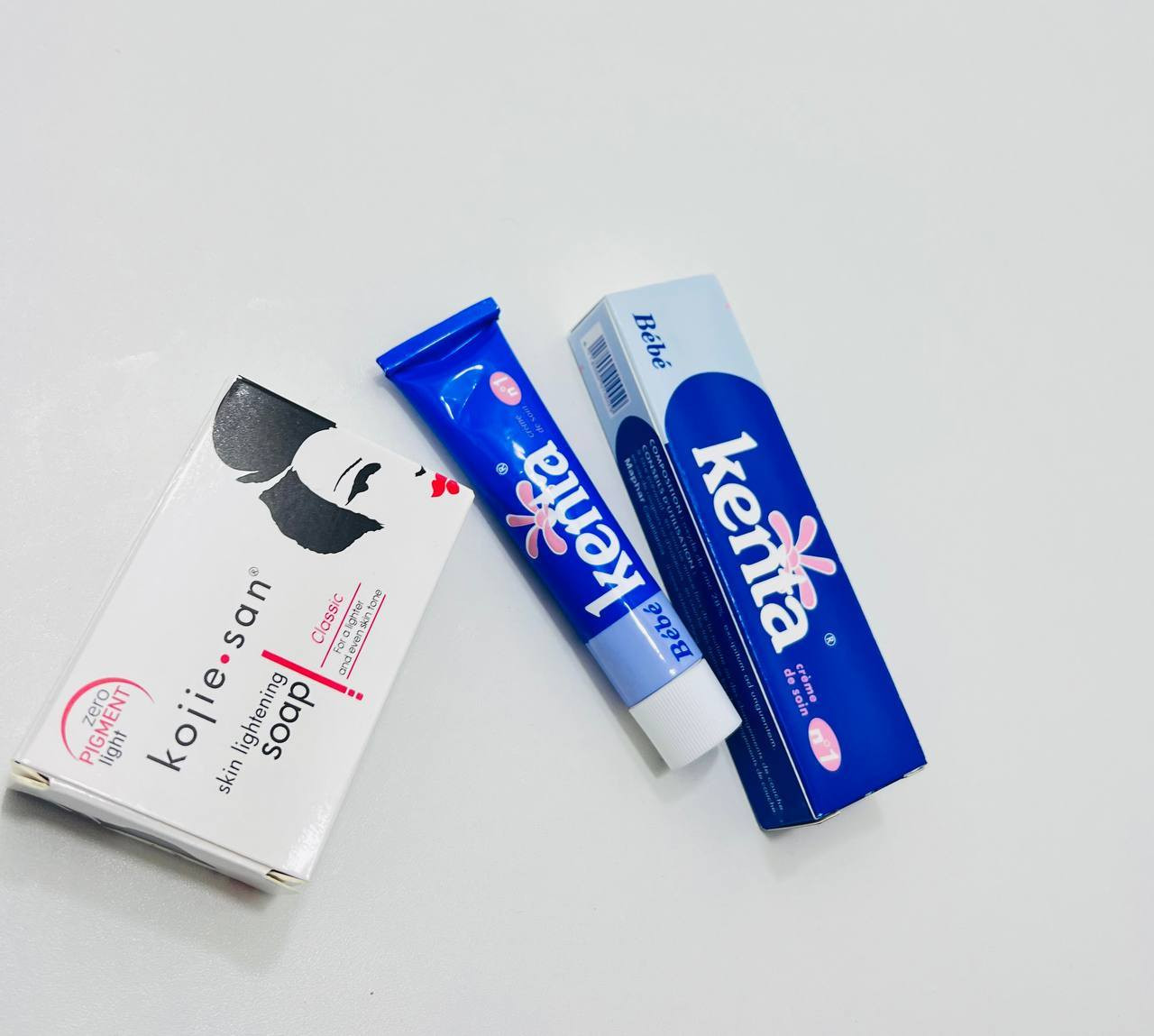 عرض تفتيح الجسم ❄🩵⋆｡ ֓୨୧ ˚‧
يتكون من صابونة + كريم  :
صابونة كوجي سان الفلبينية
تركيبتها الفلبينية المشهورة تحتوي على حمض الكوجيك المعروف بفعاليته بتفتيح البـقـع الداكنة وتوحيد لون البشرة. تنظف البشرة بعمق وتزيل الأوساخ والدهون الزايدة بدون ما تجففها.

كريم كينتا المغربي  Kenta Bébé 
 منتج ممتاز لتفتيح البشرة والمناطق الحساسة، يجمع بين مكونات طبيعية فعالة لمنحك بشرة مشرقة وصحية. يحتوي الكريم على مستخلصات نباتية وزيوت طبيعية تعمل على تقليل التصبغات والبقع الداكنة بفعالية، مما يساعد في تحسين مظهرالبشرة وتوحيد لونها.


**إذا كنت صاحب هذا الإعلان وتريد حذفه لأي سبب، رجاءا أرسل رسالة إلى الدعم الفني**