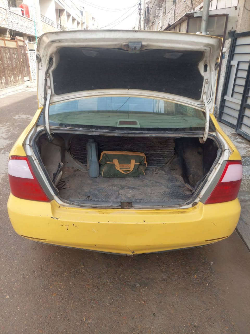 . للبيع سيارة تويوتا كورولا 2005 . 
الوارد: خليجي

سعة المحرك: 1800 سي سي

الحالة: حدادية ممتازة

الطايرات: جدد

اللون الأصلي: (ابيض)، مصبوغة أصفر

رقم السيارة: بغداد / مشروع وطني

السعر: 80 ورقة (قابل للتفاوض البسيط)

للاستفسار ولمزيد من المعلومات الاتصال على الرقم:
📞 ***********
