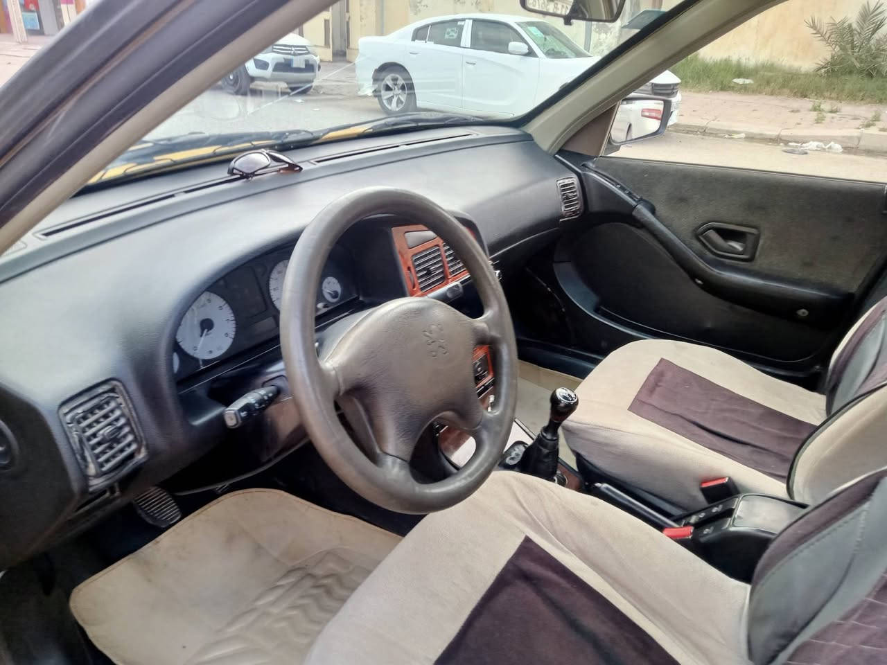 بيجو بارص موديل 15 نضيفه كلش  بسمي تحويل مباشر رقم بغداد  موجوده بالكوت العزة   السعر 47ورقه وبيها مجال مامتواجد على فيسبوك الاتصال على رقم ***********
