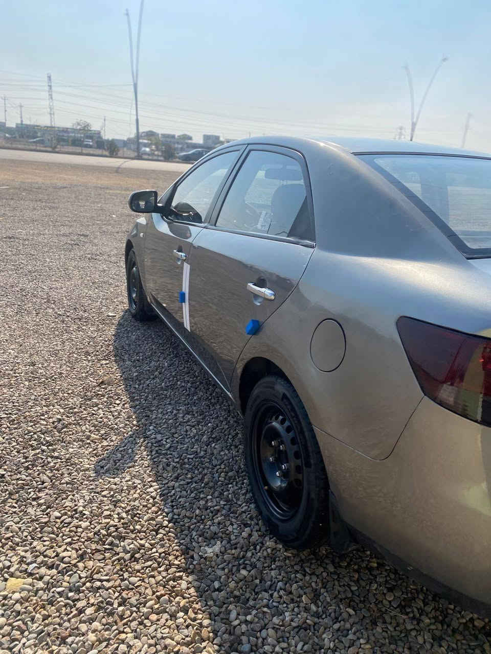 كيا فورتي وارد امريكي رقم ديالى شرط التحويل بيه ضرر جاملغ الخلفي بيه قليل  بجدر مال السبير مراوس مكان السيارة سيف سعد الغالبيه *********** سعر 84 بيه مجال
