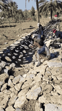 السلام عليكم اخوكم ابو عباس لبناء الحجر كريستا وعمل والاستفسار على هذا الرقم *********** ************
