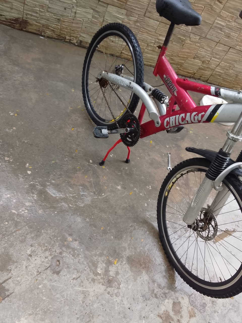 السلام عليكم بايسكل ابو الدبلات سعرة 50 وبي شوية مجال وبايسكل جديد كلش دبلات شغالة  استان تعليك


**إذا كنت صاحب هذا الإعلان وتريد حذفه لأي سبب، رجاءا أرسل رسالة إلى الدعم الفني**