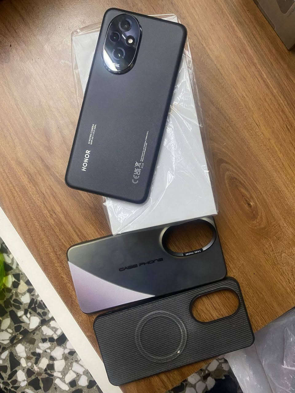 السلام عليكم 
هونر 200 
نظافة 100% استخدام كلش قليل غراضة بالباكيت
ذاكرة 256/12 
ملحقاتة كاملة 
ويا 3 حافظات 
للبيع السعر 325 وبي مجال قليل 

***********
