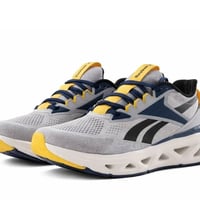 Reebok • مقاس ٤٣ • بالكارتونه