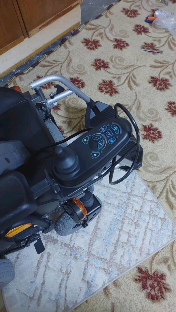 سلام عليكم كرسي كهربائي كوري الاصلي بطاريات ليثيوم تايرات الخلفيه ربل تيرات الاماميه جديده يمشي مسفات خير من الله حتة اكون صريح وياكم اني رجال معاق ماريد اقش احد الكرسي كل خلل مابي والله بس المشكله مداء الة الة شاحنة اصلية كل ما اشتري تجاري مطول وتكف يعني أطول الة شهر أو ٣ وتوكف العنوان بغداد الكاظمية 