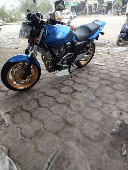 دراجة للبيع سي بي فور موديل 2013 
مكفولة كفالة عامة المكان كربلاء 
رقم الهاتف ***********
