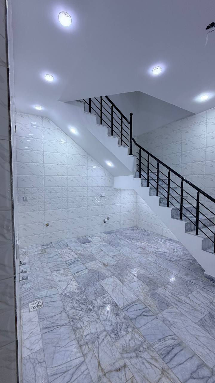 75 متر للبيع حي الجهاد الشارقة 🏘️✨
الواجهة 5 🏢 نزال 15 🚗
يحتوي على 3 نوم وصحيات عدد 2 🛏️🚿
بناء جديد 🏗️
#مكتب_العدل_للعقار الاستفسار
*********** واتساب 📞

