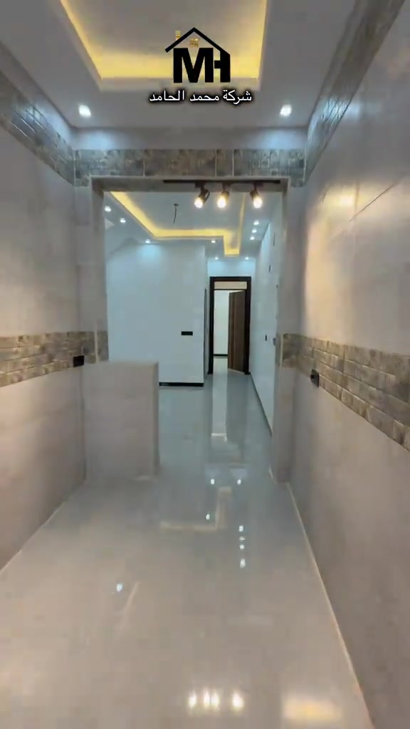� للبيع دار سكنية – بغداد / الشرطة الخامسة 📍 الموقع: بغداد – الشرطة الخامسة 📐 المساحة: 100 م² 🔹 تفاصيل الدار: ✅ الطابق الأول: * مطبخ * استقبال * جلسة عائلية * منور * خدمات صحية * غرفة نوم ✅ الطابق الثاني: * غرفتا نوم * خدمات صحية ✅ الطابق الثالث: * بيتونة * سطحان 🧱 مواد البناء: * الواجهة: ملكي * البناء: طابوك * الدواخل: تركية 📞 للاستفسار: ***********
