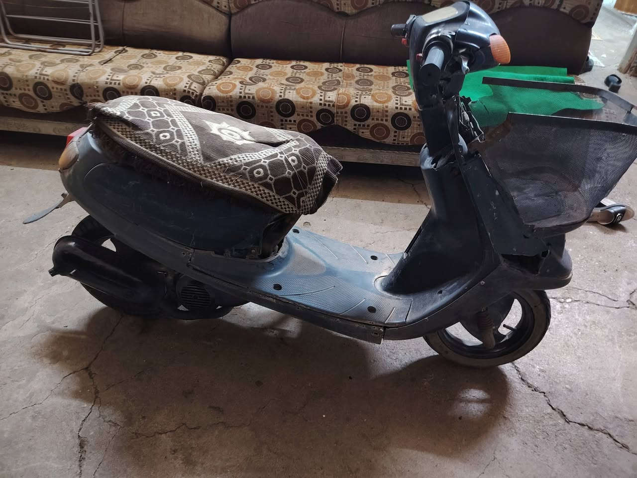 السلام عليكم عدني هاذه الماطور نضيف كلو شغال بس يعوزلو باتري الشاصي شرط كلشي مابي الاكسن يعوزلو بوربرين الماطور نضيف كدام العين السعر 160 بي مجال للطيبين التراصل عله هاذه الرقم ***********
