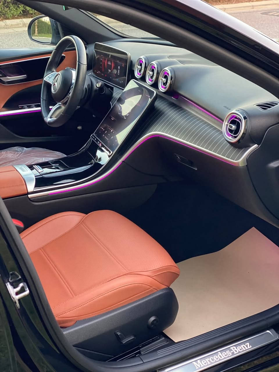 ‏Mercedes-Benz C200 BCM
سنة الصنع : 2022
المسافة المقطوعة : 23.000 كم
السعر: 350 وبيها مجال

ملاحظات : السيارة خليجية وكالة BCM اربيل مكفولة كفالة عامة من الدعامية للدعامية . ماعدا الدهن والفلاتر ممتبدل بيها اي شي كلها على وضع الشركة .. تخم اطارات جديد متبدل من ماركة مشلن  وبيها رصعه بالجاملغ الامامي وحده و الخلفي وعايفهم على وضعهم ملاعب بيهم 

السيارة رقمها اربيل وموجودة ببغداد و اربيل .. هزة وفحص وسنوية كلها جديدة و باسمي 

*** المواصفات ****
• مقاعد جلد لون مشمشي
• داخلية بيانو
• ردارات ٣٦٠ درجة
• مقاعد تحكم كهربائي
• نظام التحذير من الاصطدام
• نظام دعم الأوامر الصوتية
• نظام اطفاء السيارة في الاشارات المصابيح الأمامية LED وإضاءة نهارية.
• حساسات اصطفاف ( امامي + خلفي )
• شفتات على الاستيرن ( شفتر )
• نظام ملاحة ‏NAV + MAP 
• نظام ‏Apple car play
‏Android Auto
• شاشة وسطية لمس بحجم 11.9 إنش
• شاشة العدادات رقمية بحجم 12.3 إنش قابلة للتخصيص.
• اضاءة داخلية محيطية بـ 64 لونًا 
• مثبت سرعة متكيف مع خاصية التوقف والانطلاق
• نظام الكبح التلقائي في حالات الطوارئ

M : *********** 
محمد التميمي

