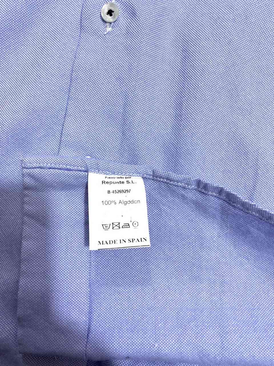 قميص أسباني الصنع 
القياس M
يلبس وزن 70 -75 
يوجد توصيل 🚕 
للطلب عالخاص


**إذا كنت صاحب هذا الإعلان وتريد حذفه لأي سبب، رجاءا أرسل رسالة إلى الدعم الفني**