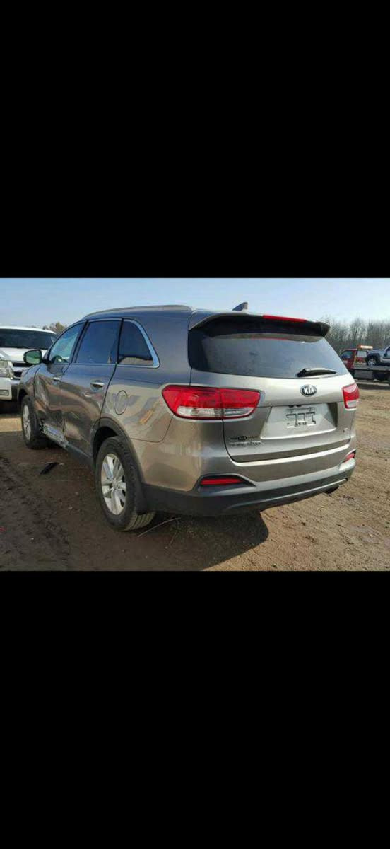 سلام عليكم للبيع سيرنتو 2016   جديد سياره حديدية تخم تاير سياره مال، جناي شاشه جلد بسمي سياره رقم أنبار السعر139وبيه مجال التصال ***********
