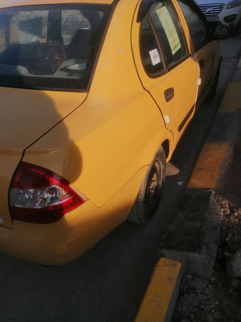 سلام عليكم للبيع طيبه موديل 16 رقم وسط انكليزي مشروع وطني مكينه وكير خير من الله سياره حلوه نضيهة سعر ٣٩ بسمي سنويه  وبيه مجال  مكان سياره بعداد زعفرانيه رقم *********** شراي يتصل ويدلل
