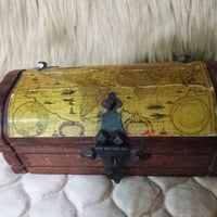 صندوق خشب • صنع اسباني • ٢٠ سم