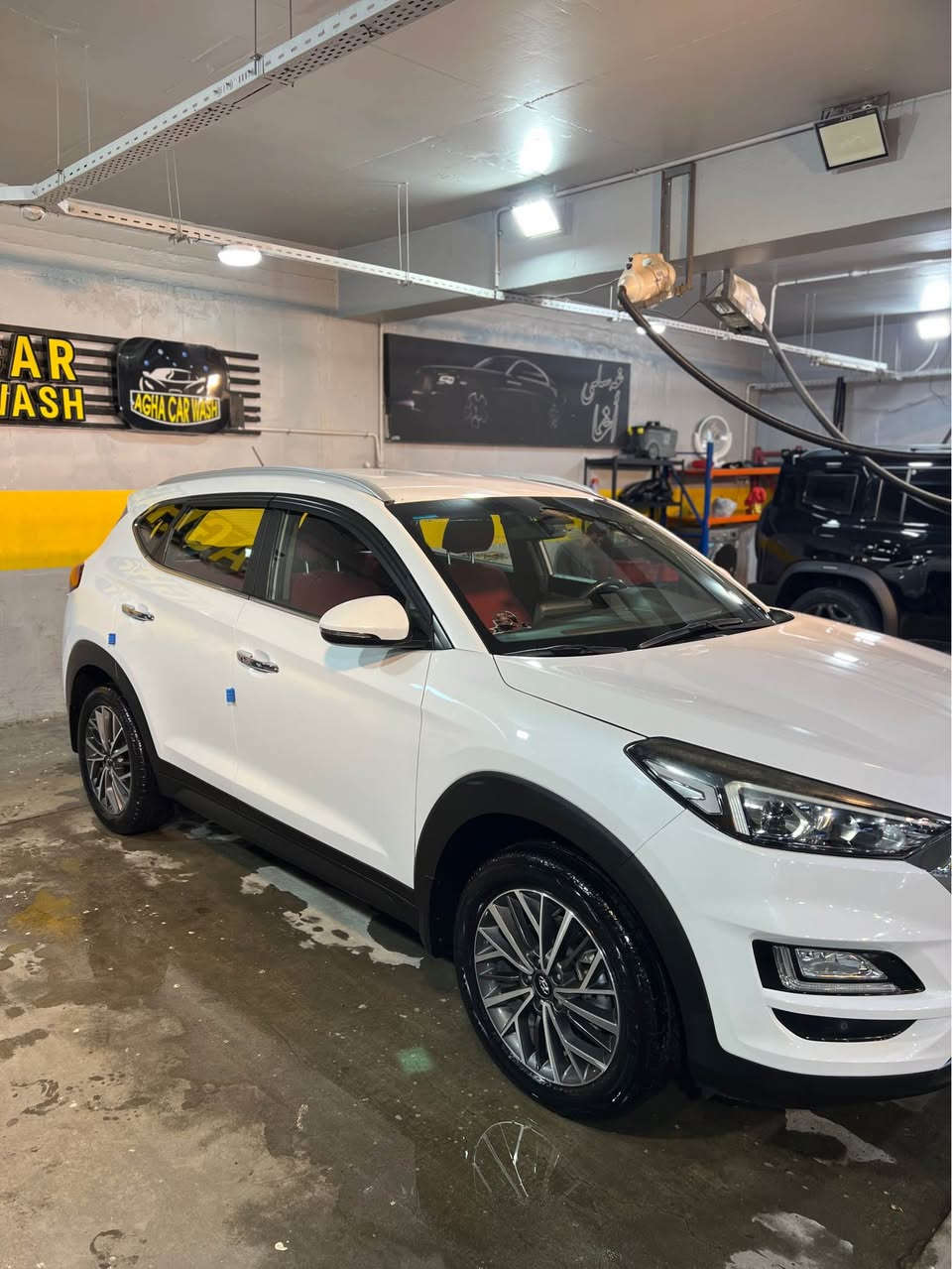 Hyundai Tucson 2020

 خليجى 
لە سفریەوە یەک دەستە
٥٧ هەزار کیلۆمەتری حەقیقی ڕۆشتوە
٢ پەڵە کارتی هەیە
گێڕ و مەکینەی نەکراوەتەوە بە شەرت
مواصفات کۆری دەرەجە یەک  (٢ بەصمە ، ٢ کوشن کارەبا ،حاسەی پێش و دوا، ڤۆلیۆم سەر سوکان ، دەسک ستیل ، ئاوێنە ئیشارەت ، کامێرا)

نرخ: ٢٠٨ وەرەقە و مەجالی تێدایە

ژ.م:*********** السليمانية, العراق
