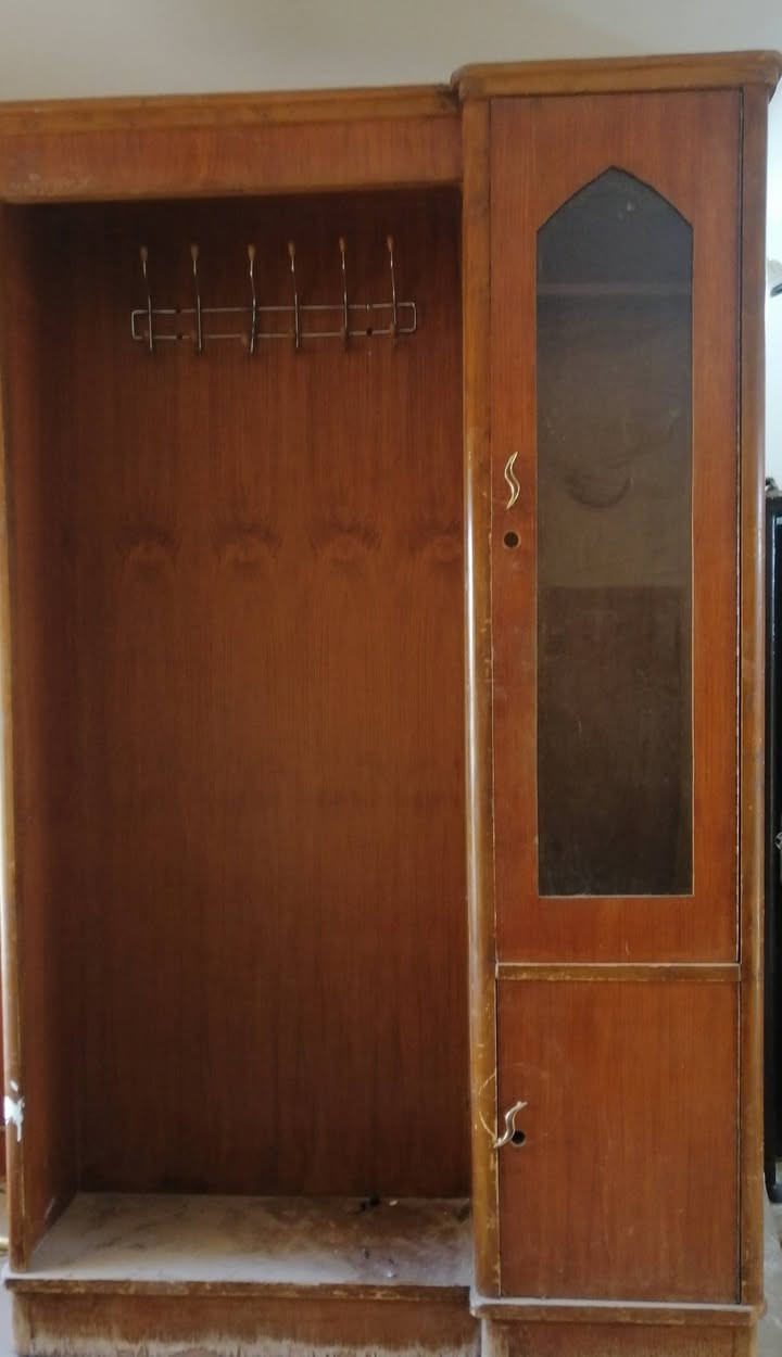 سلام عليكم غرفه للبيع
سعر 350 مع البوفيا رقم ***********
