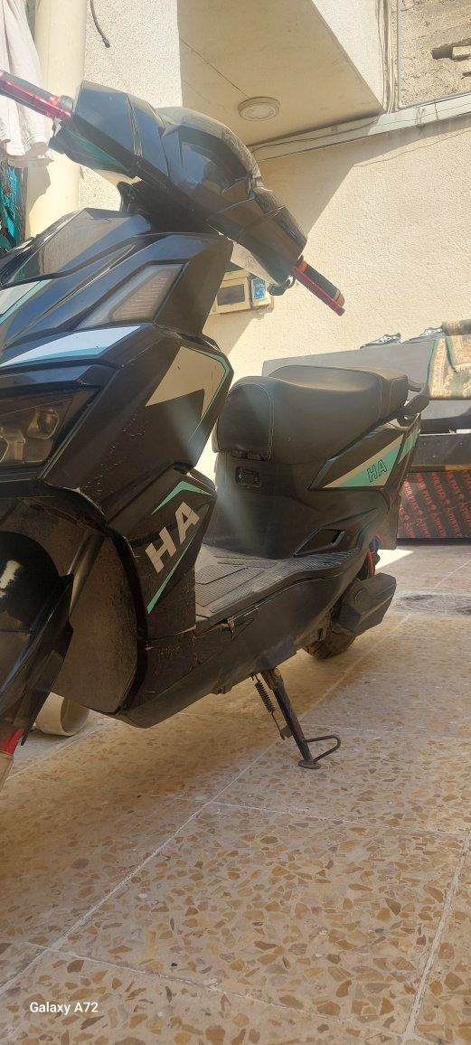 دراجه للبيع نظافتها ٨٠ من ١٠٠ 
 بيها نقص بطاريه وحده بس 
مكان بغداد 
*********** تواصل 
نظامها ٣ سرعات 
بسعر مناسب جدا
