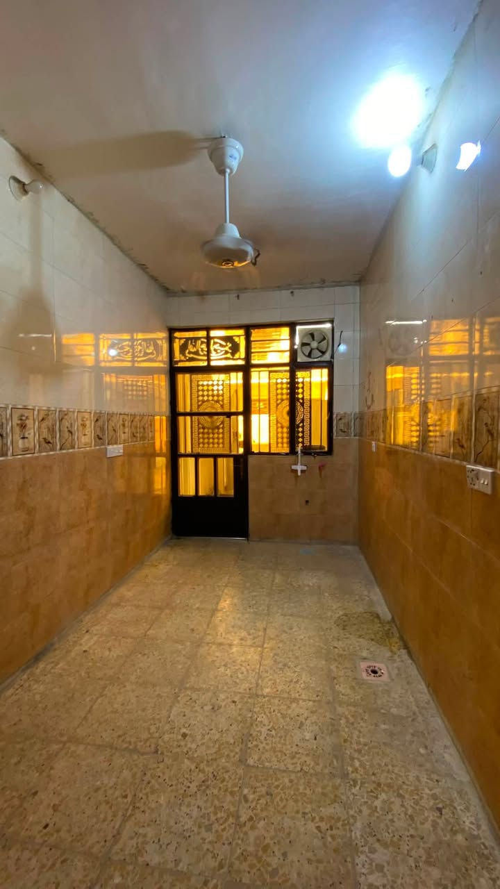 .
للأيجار
بيه ارضي مستقل طابق واحد
مساحه البيت 100م
محتويات البيت :غرفه نوم+ منور خلف البيت+ صاله+ استقبال ضيوف +مطبخ+ خدمات عدد 2 داخليه وخارجيه خط مولد واصل لبورد المولد
خزان مياء 1000L+ سخان 100L
عنوان المنزل بغداد الدوره البعيثه مجمع العدل الأول شارع
العدل (1)
السعر :400 غير قابل للتفاوض 
للتواصل :*********** واتساب + شريحه فقط
